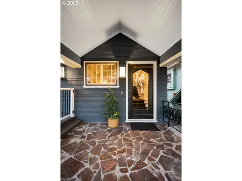 1217 NW 25th Avenue Portland OR 97210