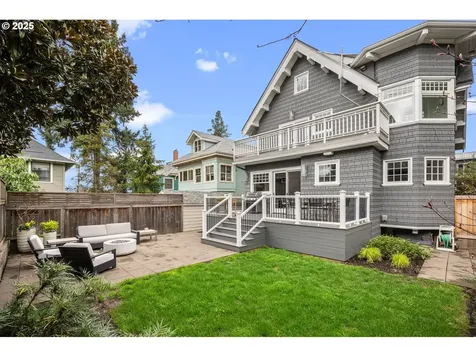 1217 NW 25th Avenue Portland OR 97210