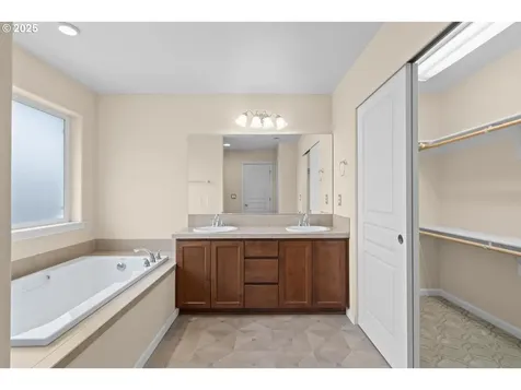 5626 NE Vino Court Hillsboro OR 97124