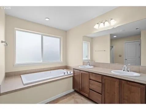 5626 NE Vino Court Hillsboro OR 97124
