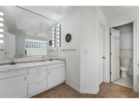 15540 Partridge Drive Lake Oswego OR 97035