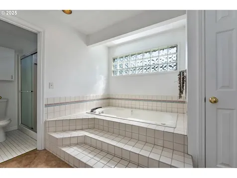 15540 Partridge Drive Lake Oswego OR 97035