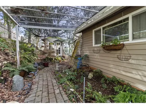 17585 Kirkwood Street Gladstone OR 97027