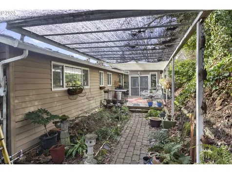17585 Kirkwood Street Gladstone OR 97027