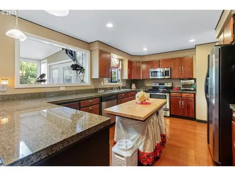 17585 Kirkwood Street Gladstone OR 97027