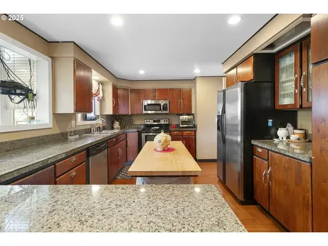 17585 Kirkwood Street Gladstone OR 97027