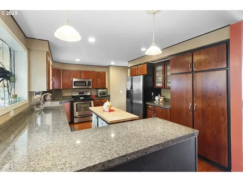 17585 Kirkwood Street Gladstone OR 97027