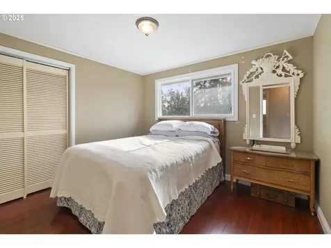 17585 Kirkwood Street Gladstone OR 97027
