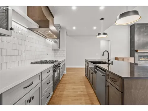 760 N V Street Washougal WA 98671