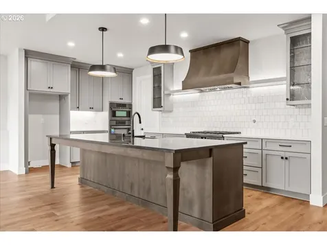 760 N V Street Washougal WA 98671
