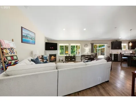 201 Ironwood Court Lyons OR 97358