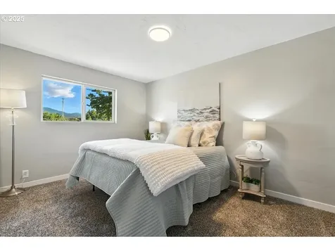 1342 Quinalt Street Springfield OR 97477