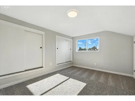 1342 Quinalt Street Springfield OR 97477
