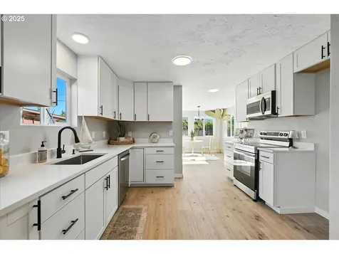 1342 Quinalt Street Springfield OR 97477