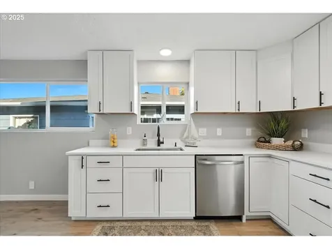 1342 Quinalt Street Springfield OR 97477