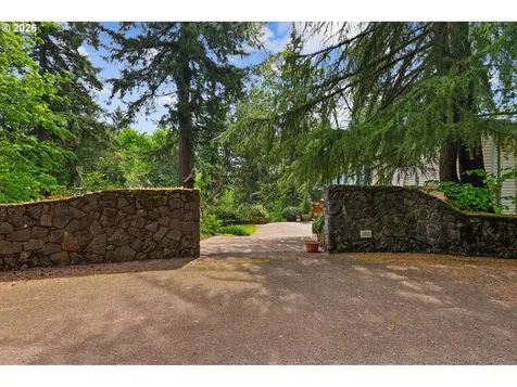 10902 S Huntington Drive Oregon City OR 97045