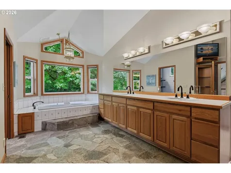 10902 S Huntington Drive Oregon City OR 97045
