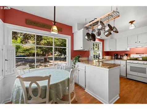 7939 SW 11th Avenue Portland OR 97219
