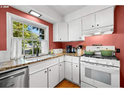7939 SW 11th Avenue Portland OR 97219