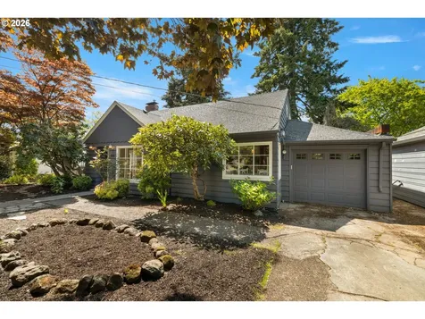 7939 SW 11th Avenue Portland OR 97219