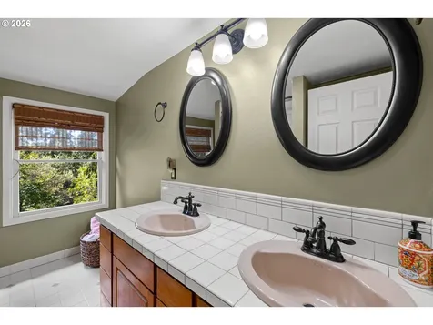 7939 SW 11th Avenue Portland OR 97219