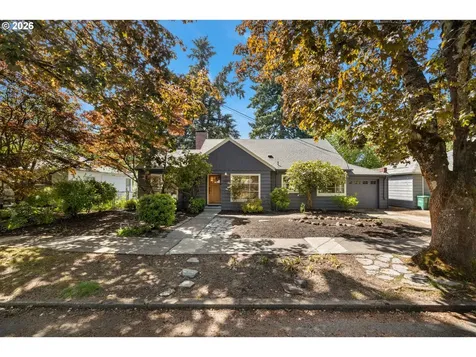 7939 SW 11th Avenue Portland OR 97219