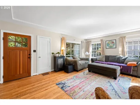 7939 SW 11th Avenue Portland OR 97219