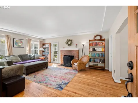 7939 SW 11th Avenue Portland OR 97219