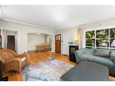7939 SW 11th Avenue Portland OR 97219