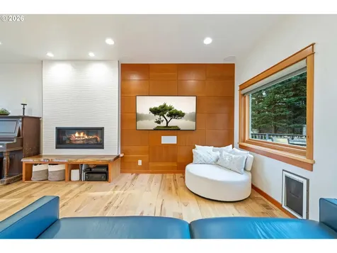 2024 Cedar Court North Bend OR 97459
