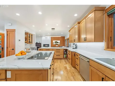 2024 Cedar Court North Bend OR 97459