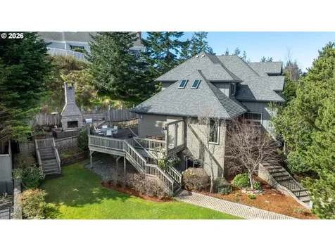 2024 Cedar Court North Bend OR 97459