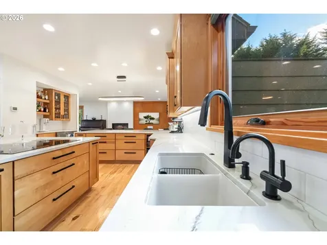2024 Cedar Court North Bend OR 97459