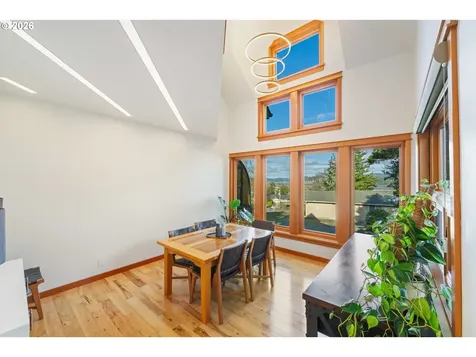 2024 Cedar Court North Bend OR 97459