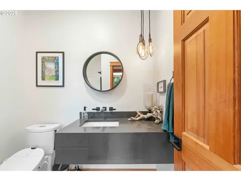 2024 Cedar Court North Bend OR 97459
