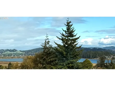 2024 Cedar Court North Bend OR 97459