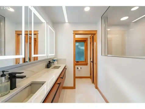 2024 Cedar Court North Bend OR 97459