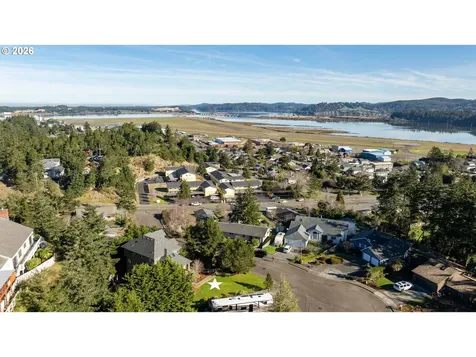 2024 Cedar Court North Bend OR 97459