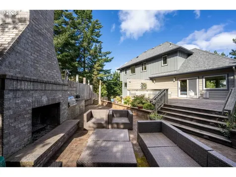2024 Cedar Court North Bend OR 97459