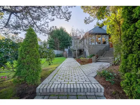 2024 Cedar Court North Bend OR 97459