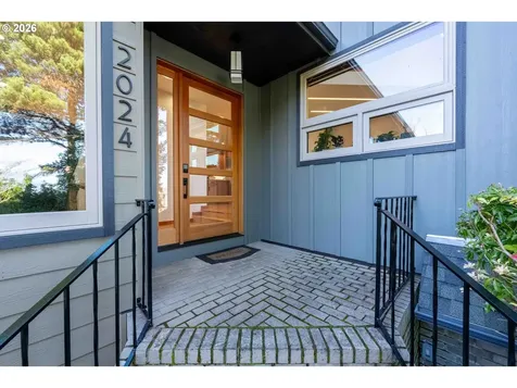 2024 Cedar Court North Bend OR 97459