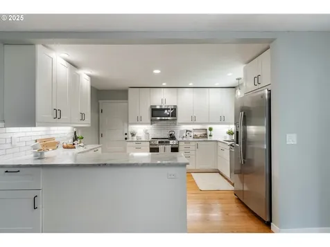 9885 SW Bonnie Brae Drive Beaverton OR 97008