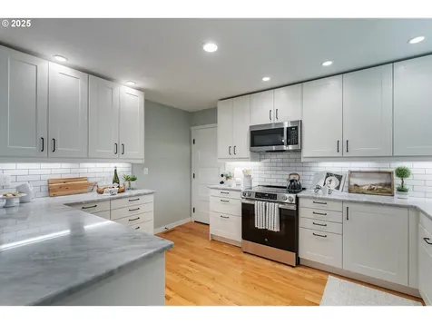 9885 SW Bonnie Brae Drive Beaverton OR 97008