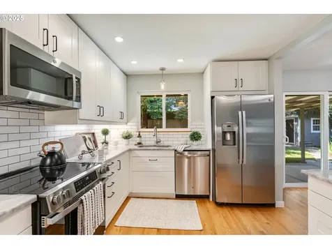 9885 SW Bonnie Brae Drive Beaverton OR 97008