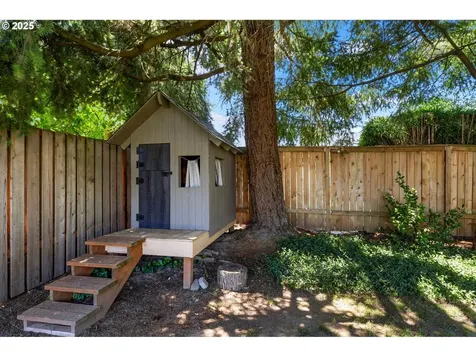 9885 SW Bonnie Brae Drive Beaverton OR 97008