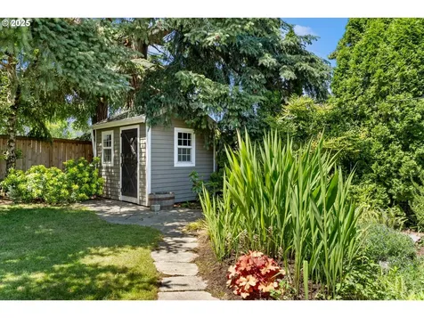 9885 SW Bonnie Brae Drive Beaverton OR 97008