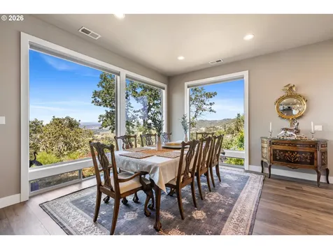 2960 NW Stacie Court Roseburg OR 97471