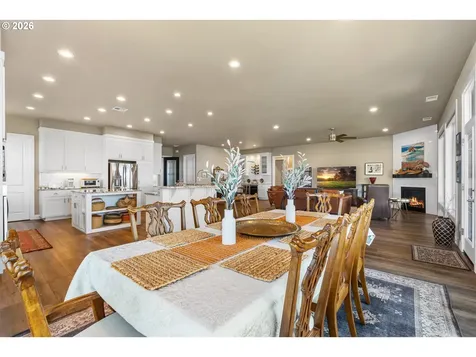 2960 NW Stacie Court Roseburg OR 97471