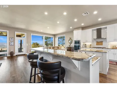 2960 NW Stacie Court Roseburg OR 97471