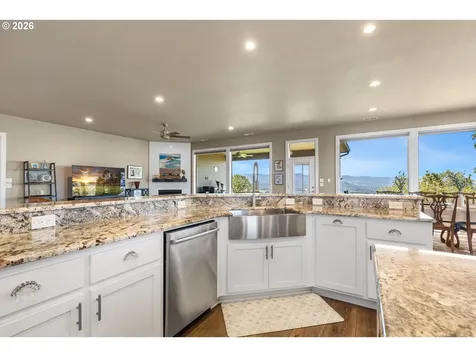2960 NW Stacie Court Roseburg OR 97471